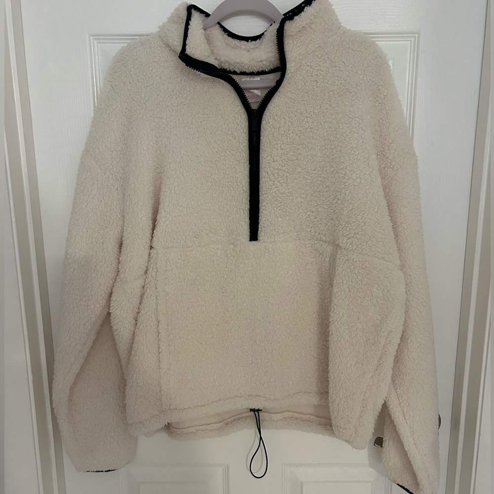 White/cream puffer jacket